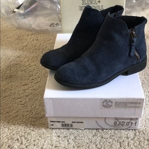 Girls short navy blue boots